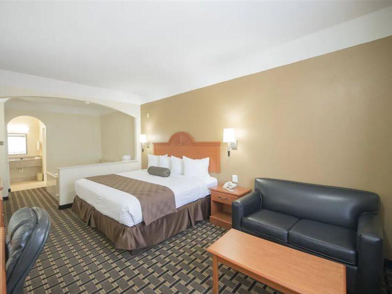 Motel 6 Tyler Exterior photo